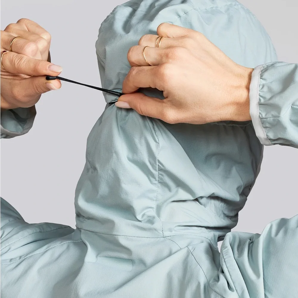 Janji Women's Zephyrunner Wind Shell in Thistle - Picture 3 of 6